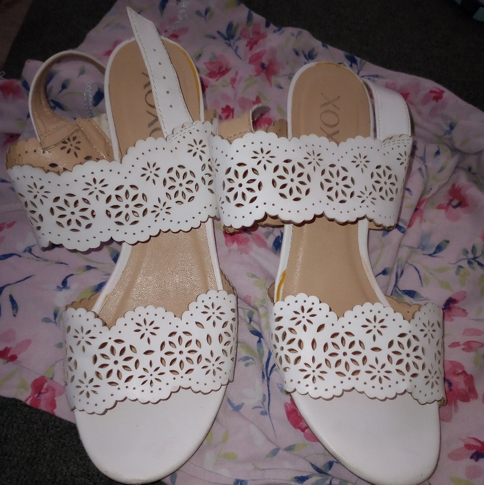 White Wedges